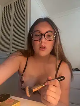 EmilyEast online show from 16, 9, 2025