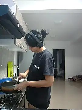 yohacriss online show from 10, 11, 2025