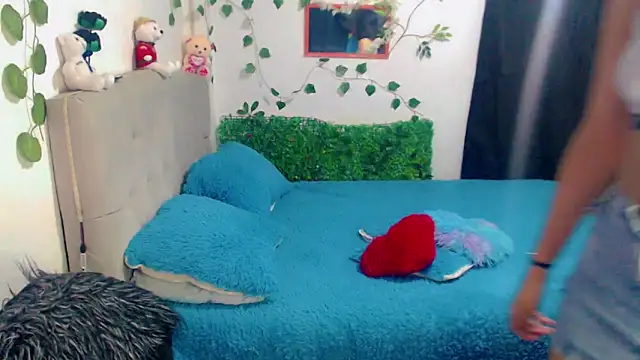 Snapshot of Chiara_latina chatting on 7, 10, 2025 Chiara latina online show from 7, 10, 2025