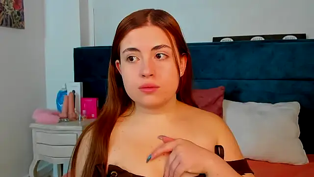 Snapshot of Vicluxxx chatting on 12, 2, 2026 Vicluxxx online show from 12, 2, 2026