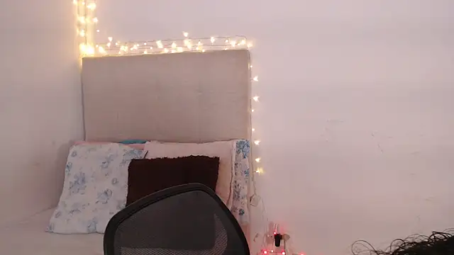 Snapshot of adelen_smith chatting on 28, 9, 2025 adelen smith online show from 28, 9, 2025