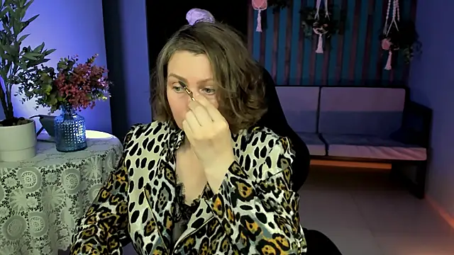 Snapshot of TiffanyBrauny chatting on 7, 10, 2025 TiffanyBrauny online show from 7, 10, 2025