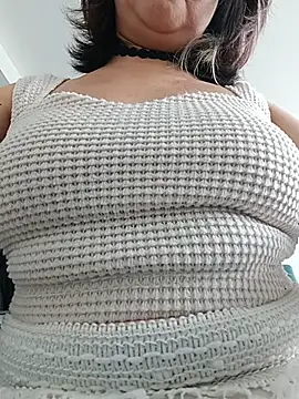 Snapshot of LylaVixxen chatting on 29, 10, 2025 LylaVixxen online show from 29, 10, 2025