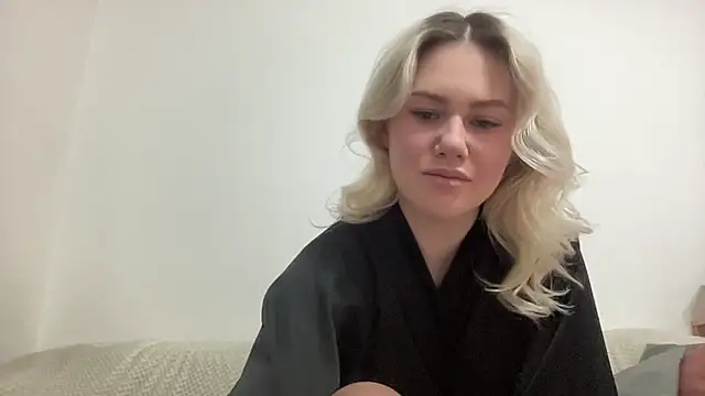 ElaraLuxxxe online show from 2, 12, 2025