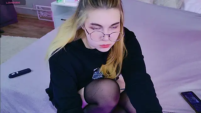 Evie Vall online show from 3, 11, 2025