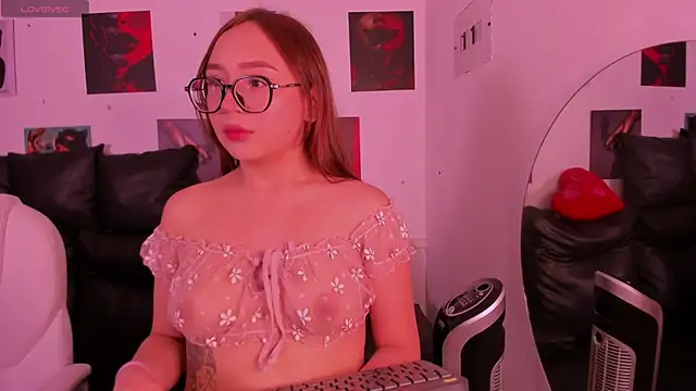 Snapshot of koraline_333 chatting on 7, 4, 2026 koraline 333 online show from 7, 4, 2026