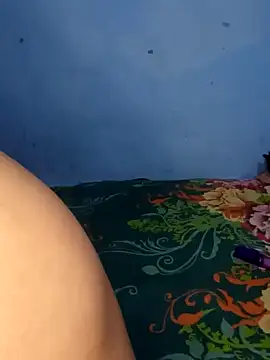 Snapshot of Jennifer_Squirt chatting on 8, 10, 2025 Jennifer Squirt online show from 8, 10, 2025