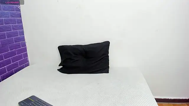 Snapshot of Cora_222 chatting on 12, 9, 2025 Cora 222 online show from 12, 9, 2025