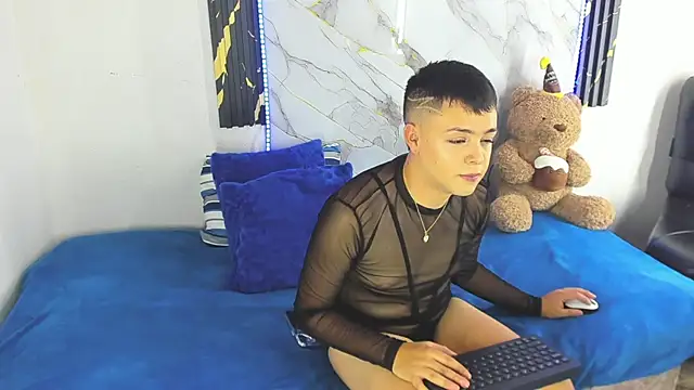 Snapshot of christopher_Hot chatting on 6, 6, 2026 christopher Hot online show from 6, 6, 2026