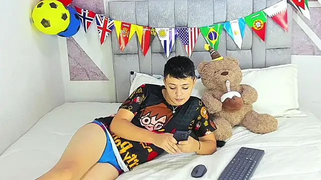 Snapshot of christopher_Hot chatting on 24, 6, 2026 christopher Hot online show from 24, 6, 2026