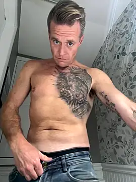 Snapshot of DILFiGuess11 chatting on 23, 9, 2025 DILFiGuess11 online show from 23, 9, 2025