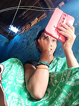 Jooli xx online show from 17, 10, 2025