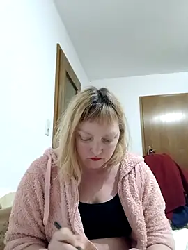 Snapshot of LiluLiluLilu chatting on 28, 2, 2026 LiluLiluLilu online show from 28, 2, 2026