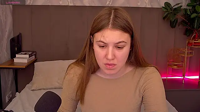 MelanieHenders online show from 4, 12, 2025