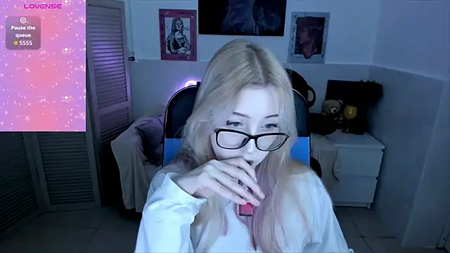 Snapshot of RubyBennett chatting on 1, 10, 2025 RubyBennett online show from 1, 10, 2025
