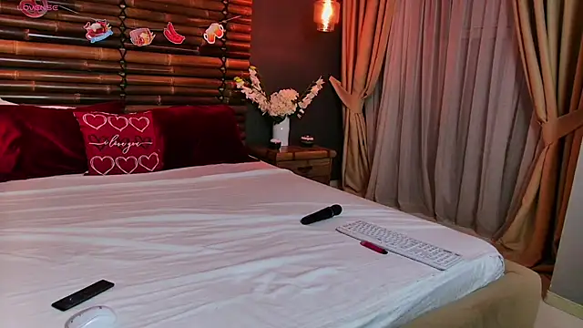 Snapshot of SandraSilver chatting on 3, 10, 2025 SandraSilver online show from 3, 10, 2025