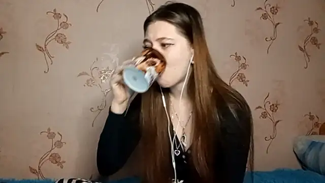 Snapshot of Sophiecuttie chatting on 4, 10, 2025 Sophiecuttie online show from 4, 10, 2025