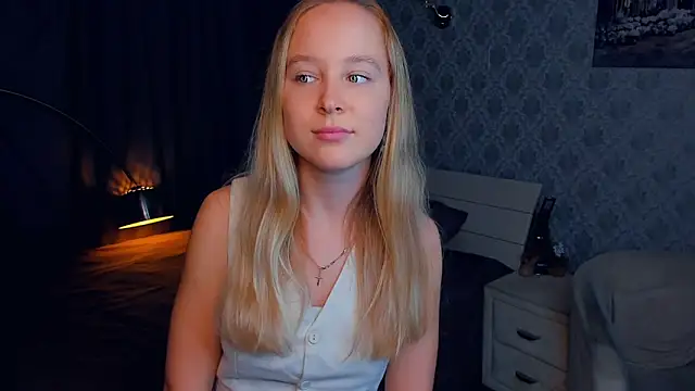 Snapshot of SoonMoor chatting on 8, 9, 2025 SoonMoor online show from 8, 9, 2025