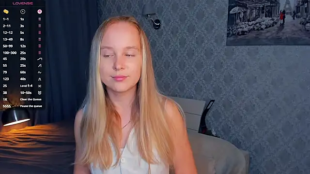Snapshot of SoonMoor chatting on 19, 9, 2025 SoonMoor online show from 19, 9, 2025