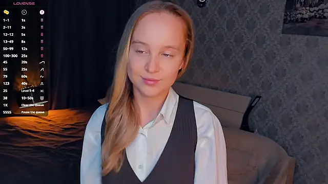 Snapshot of SoonMoor chatting on 24, 9, 2025 SoonMoor online show from 24, 9, 2025