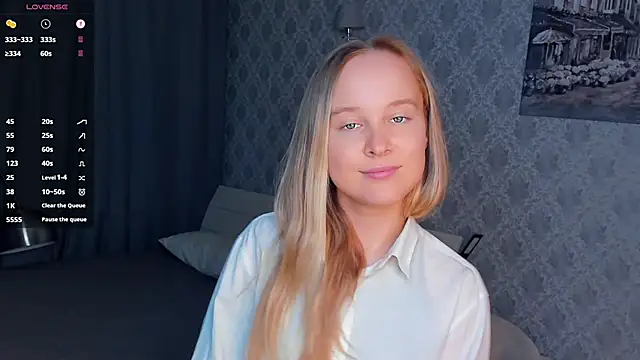 Snapshot of SoonMoor chatting on 25, 9, 2025 SoonMoor online show from 25, 9, 2025
