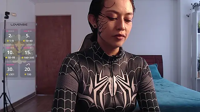 Ellyuwuw online show from 17, 10, 2025