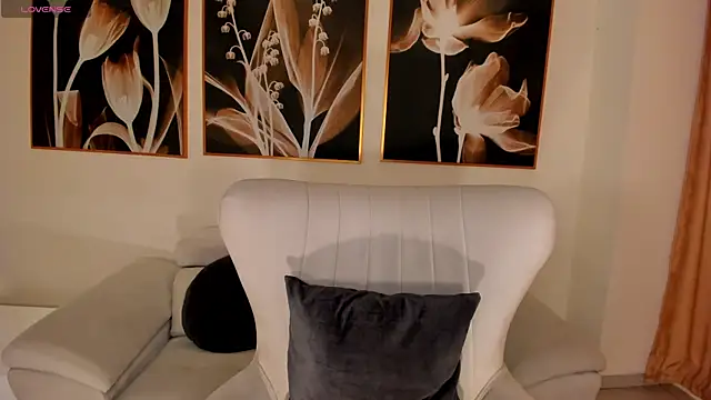 LucyWeiss  online show from 28, 10, 2025