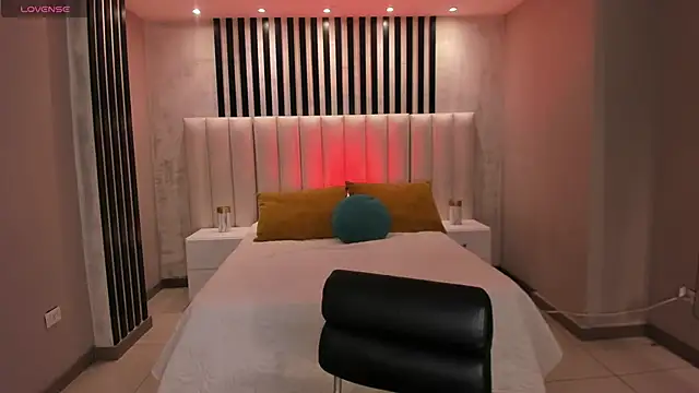 LucyWeiss  online show from 10, 11, 2025