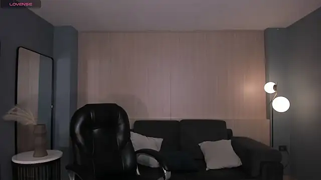 MayaMoretti  online show from 5, 4, 2026