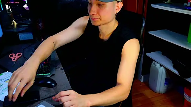 Snapshot of enzo_steel chatting on 8, 6, 2026 enzo steel online show from 8, 6, 2026
