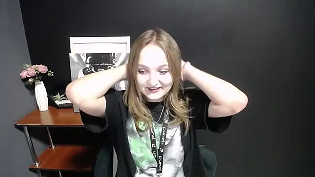 Snapshot of Mystic_nikole chatting on 11, 9, 2025 Mystic nikole online show from 11, 9, 2025