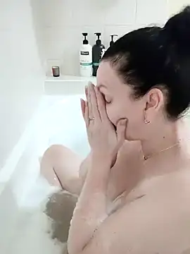 aussiepeaches online show from 10, 1, 2025