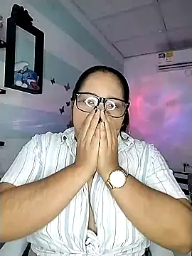 Angelly ricura online show from 17, 10, 2025