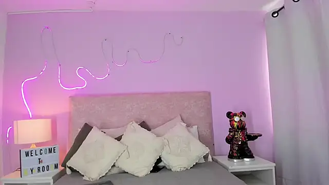 EmaRae1499 online show from 13, 10, 2025