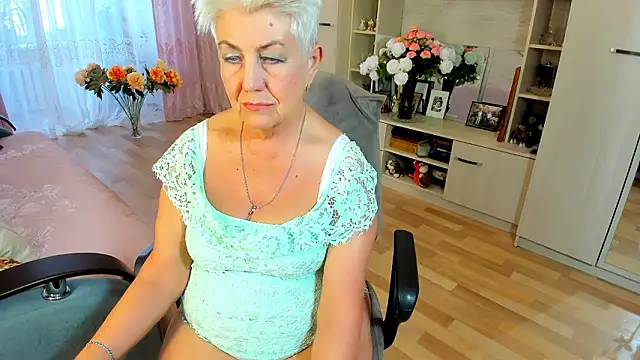 HotandMature online show from 5, 3, 2026