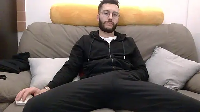 Amicisegreti online show from 18, 1, 2026