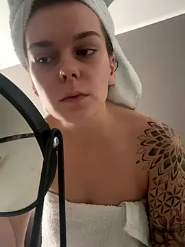 LisaFreier online show from 31, 10, 2025