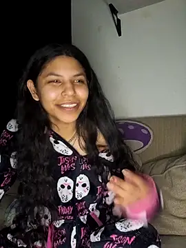 Snapshot of Sum1sDahtr chatting on 4, 10, 2025 Sum1sDahtr online show from 4, 10, 2025