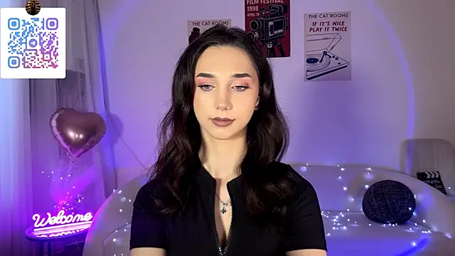 Snapshot of LinaMour chatting on 8, 6, 2026 LinaMour online show from 8, 6, 2026