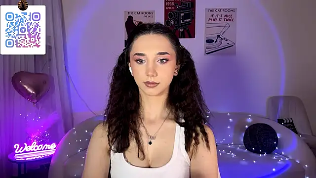 Snapshot of LinaMour chatting on 8, 6, 2026 LinaMour online show from 8, 6, 2026