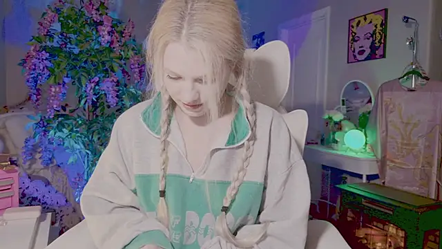 Snapshot of Talulaa chatting on 12, 6, 2026 Talulaa online show from 12, 6, 2026