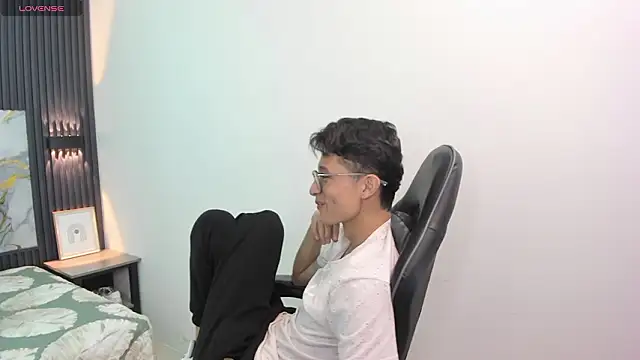 SantiagoRusso18 online show from 16, 2, 2026