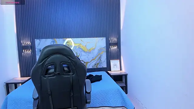 SantiagoRusso18 online show from 3, 3, 2026