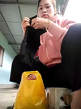 tuyetnhi-00 online show from 2, 10, 2025