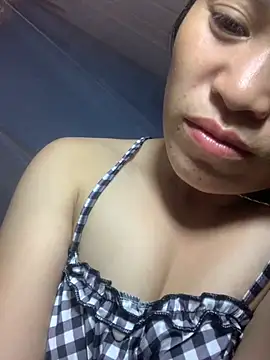 tuyetnhi-00 online show from 15, 10, 2025