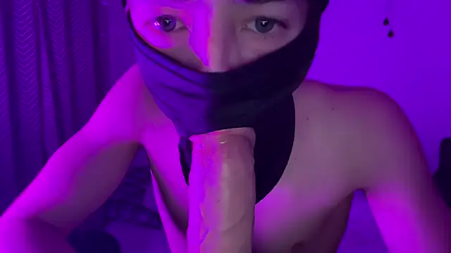 Snapshot of floridatwink2005 chatting on 14, 12, 2025 floridatwink2005 online show from 14, 12, 2025