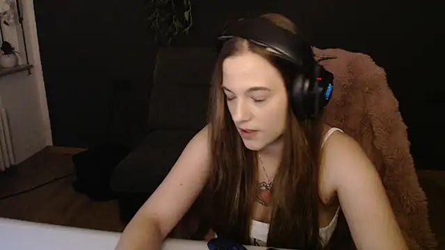 Snapshot of Luna_Lynn chatting on 26, 11, 2025 Luna Lynn online show from 26, 11, 2025