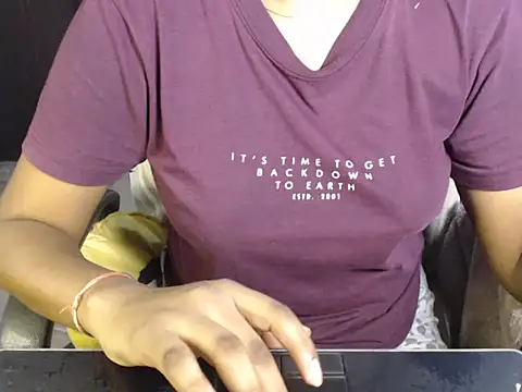 Snapshot of hot_riaa25 chatting on 6, 7, 2026 hot riaa25 online show from 6, 7, 2026