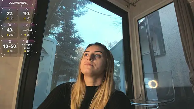 Ella Vee online show from 25, 11, 2025