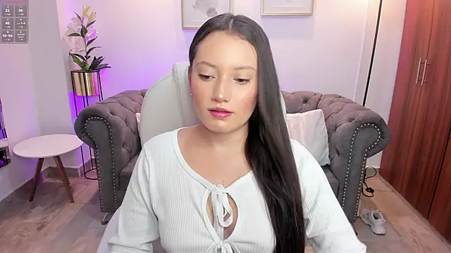 nylaa rose online show from 15, 9, 2025